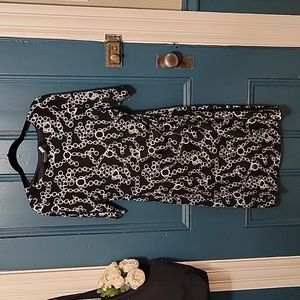 6 Connected Apparel Black and White Chain Pattern Dress